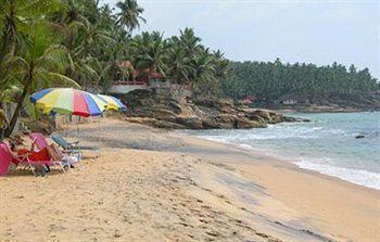 Ayur Bay Beach Resort 特里凡得琅 外观 照片